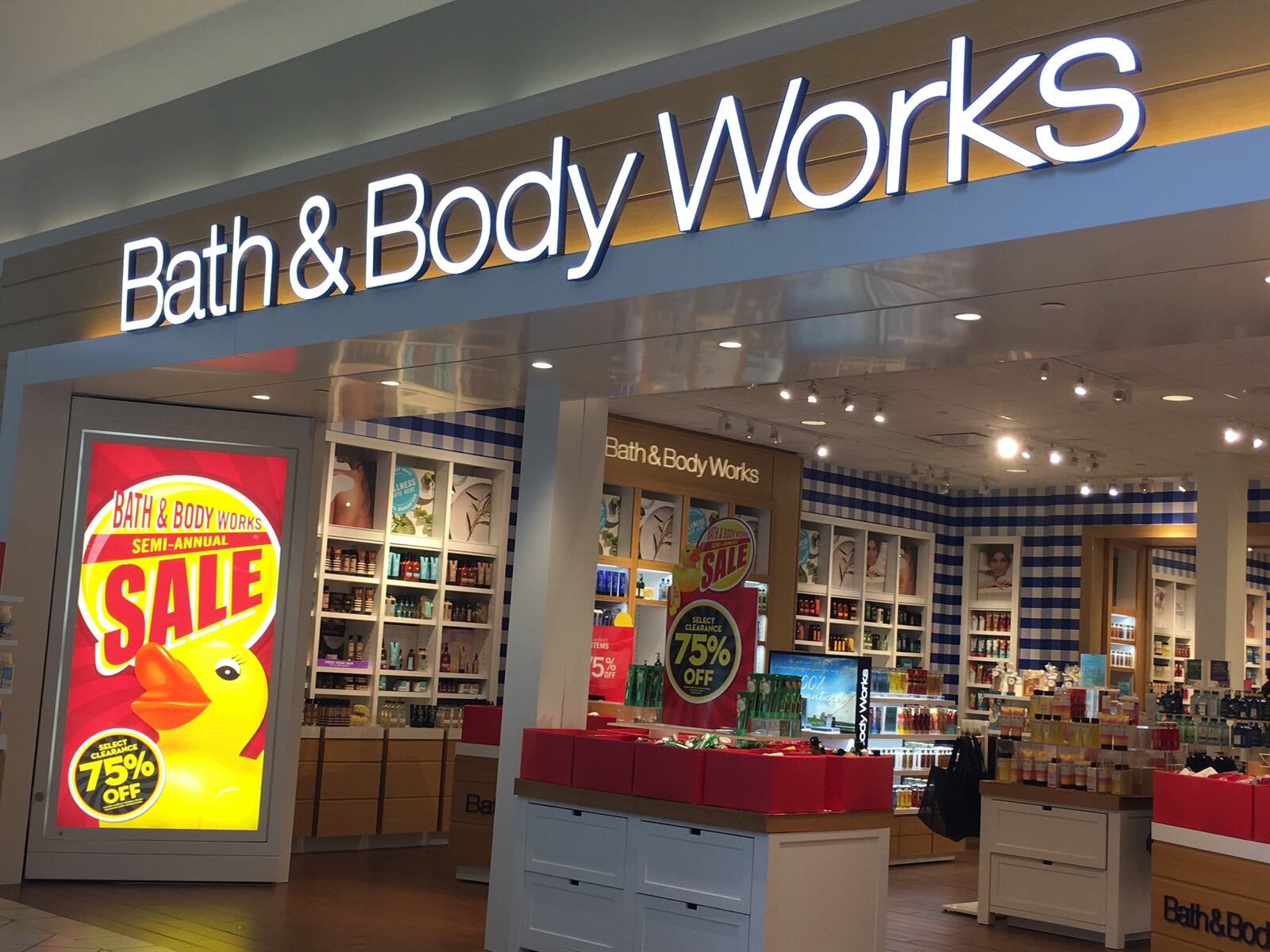 L Brands, which owns Bath & Body Works and Victoria’s Secret, plans to hire 2,000 seasonal employees at its Kettering Call Center. STAFF PHOTO / HOLLY SHIVELY