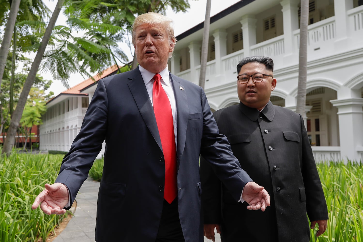 Trump, Kim Jong Un meet for historic US-North Korea summit