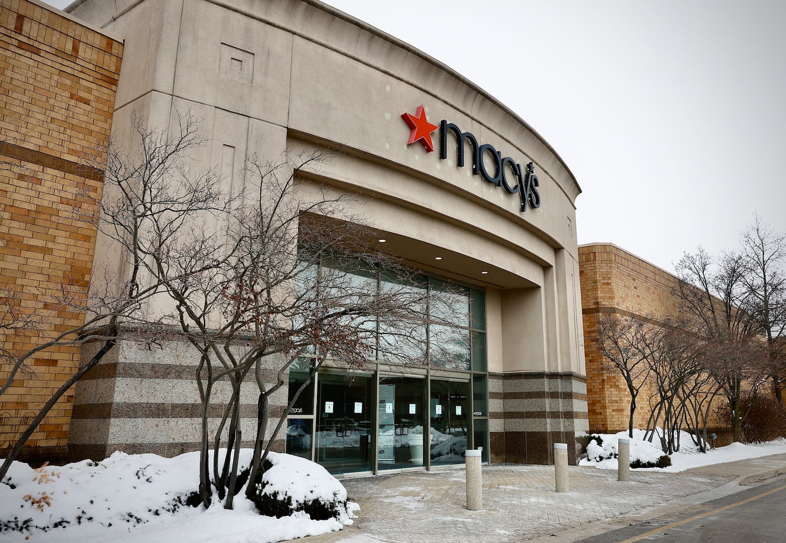 The Macy’s store at Fairfield Commons in Beavercreek will be closing its doors. MARSHALL GORBY \STAFF