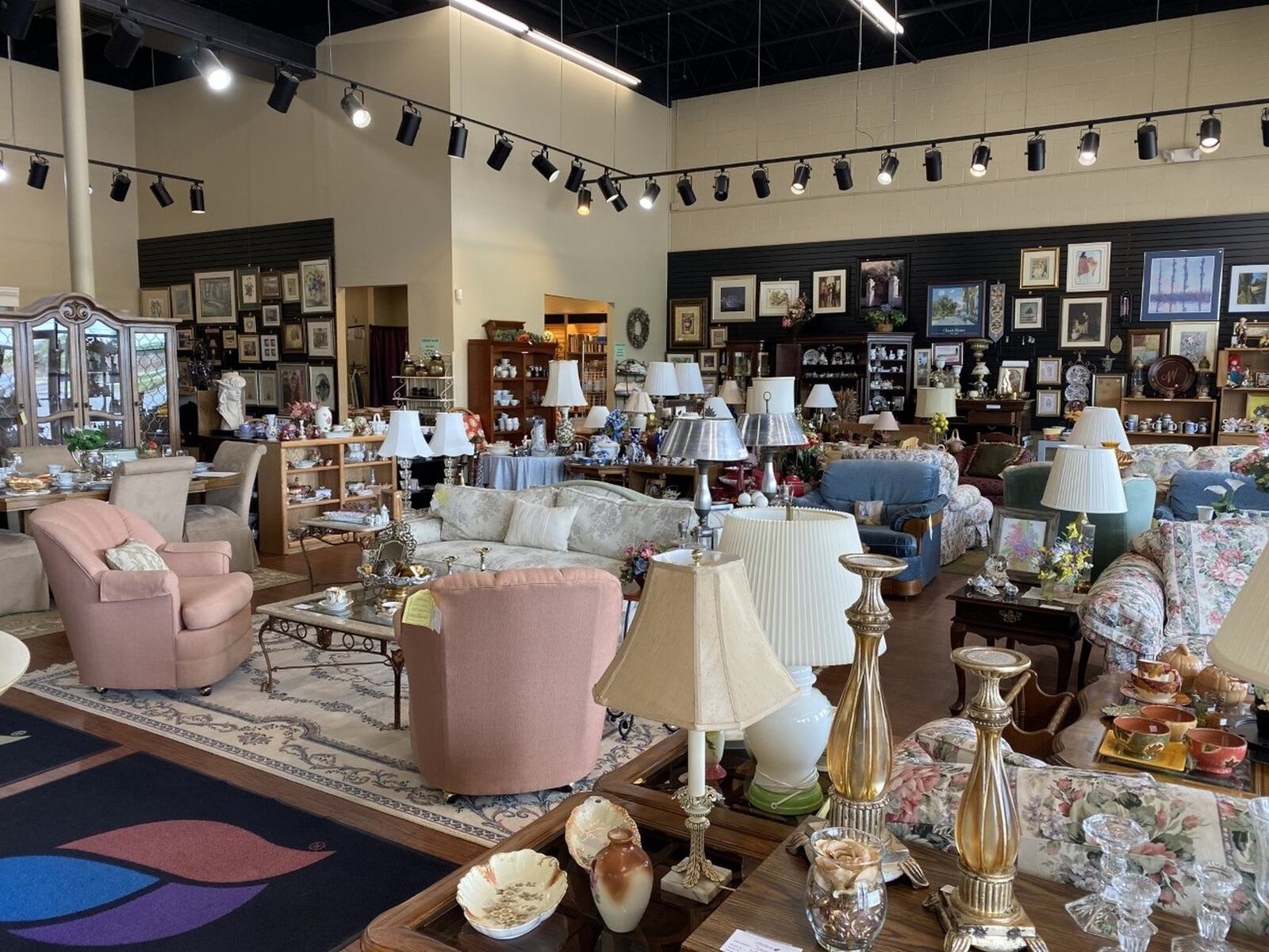 Heirlooms Resale Shoppes in Centerville (pictured) and Kettering raise funds for patient care and services at Ohio’s Hospice of Dayton. CONTRIBUTED