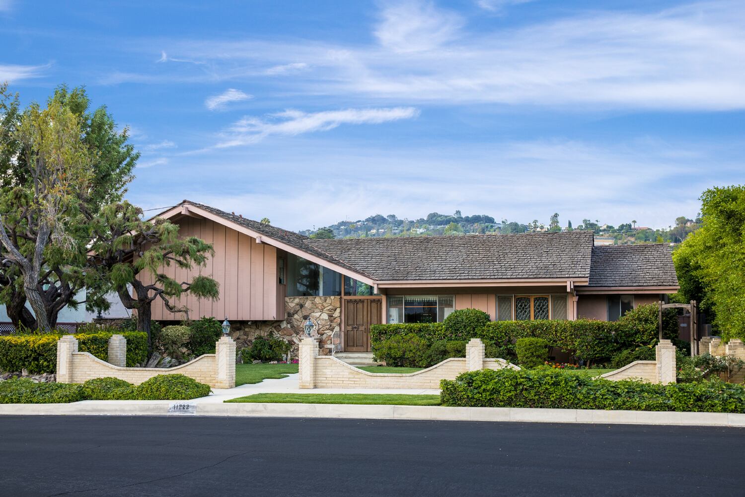 Photos: Take a look inside the ′Brady Bunch′ House