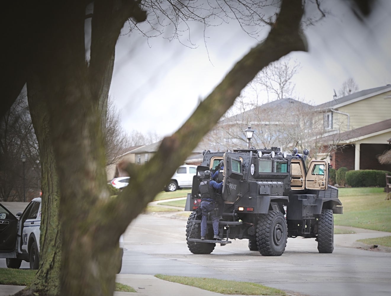 PHOTOS: Neighborhood blocked off after reported shots fired in Springfield