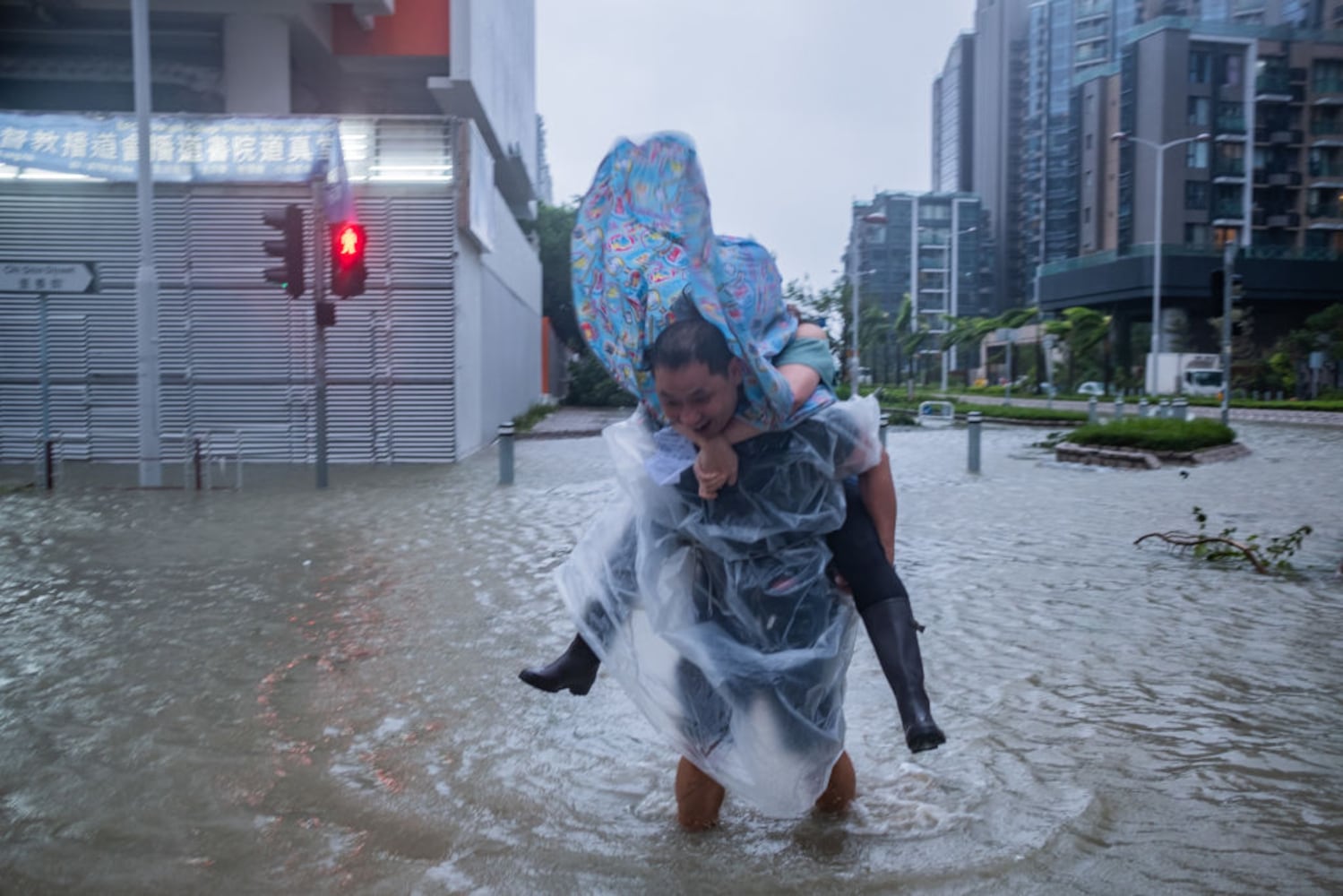 Photos: Typhoon Mangkhut batters southern China, Hong Kong, Philippines