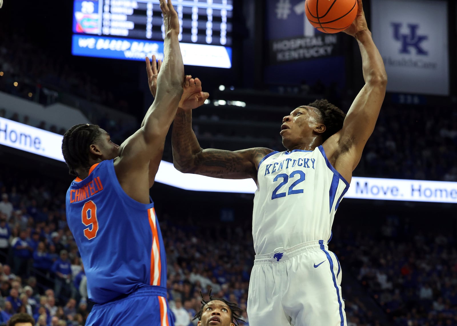 Kentucky's Amari Williams (22) goes up while pressured by Florida's Rueben Chinyelu (9) during the first half of an NCAA college basketball game in Lexington, Ky., Saturday, Jan. 4, 2025. (AP Photo/James Crisp)