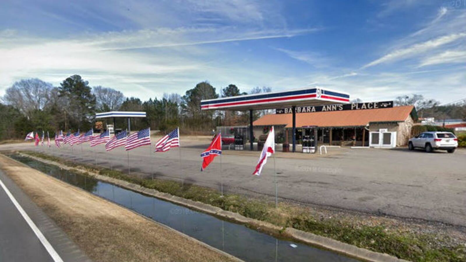 Pictured in a December 2018 Street View image is the convenience store in Eldridge, Ala., where Tierzah, Elisa and Charis Mapson, all of Tulsa, Okla., are accused of trying to kill the father of Tierzah Mapson’s child.