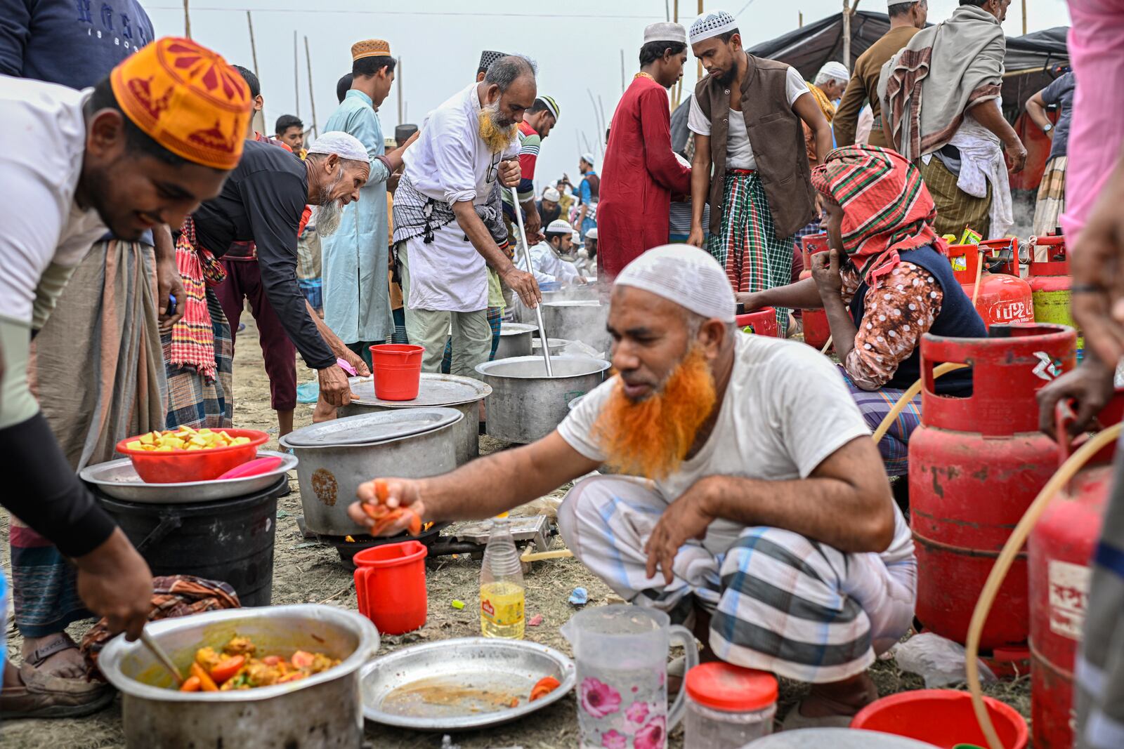 Muslim devotees prepare food in large quantities to serve fellow participants during the first phase of the three-day Biswa Ijtema, or the World Congregation of Muslims, at the banks of the Turag river in Tongi, near Dhaka, Bangladesh, Friday, Jan. 31, 2025. (AP Photo/Mahmud Hossain Opu)