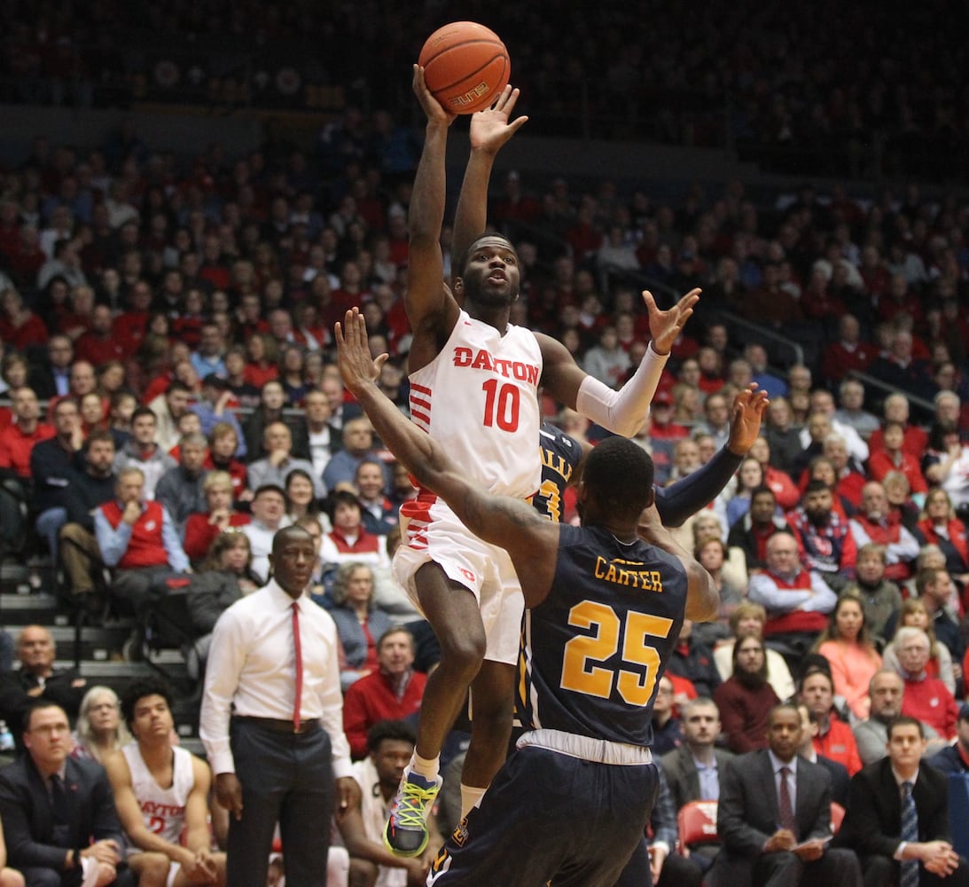 Twenty photos: Dayton Flyers vs. La Salle