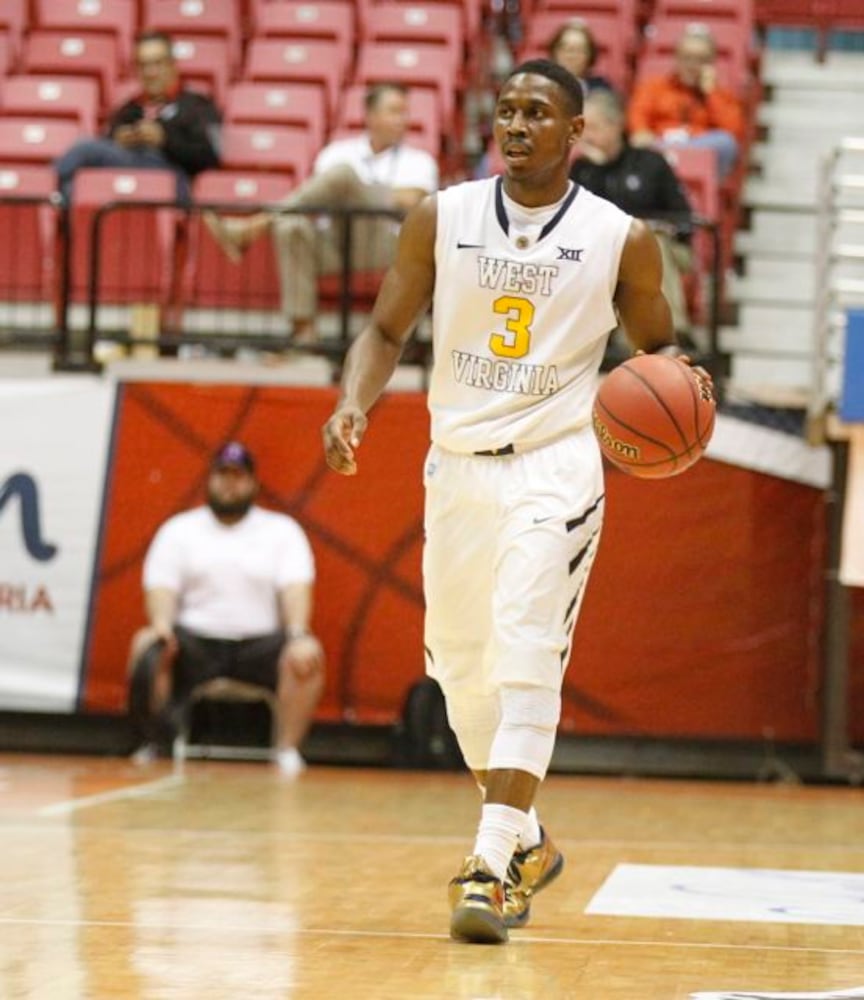 Juwan Staten in action with West Virginia