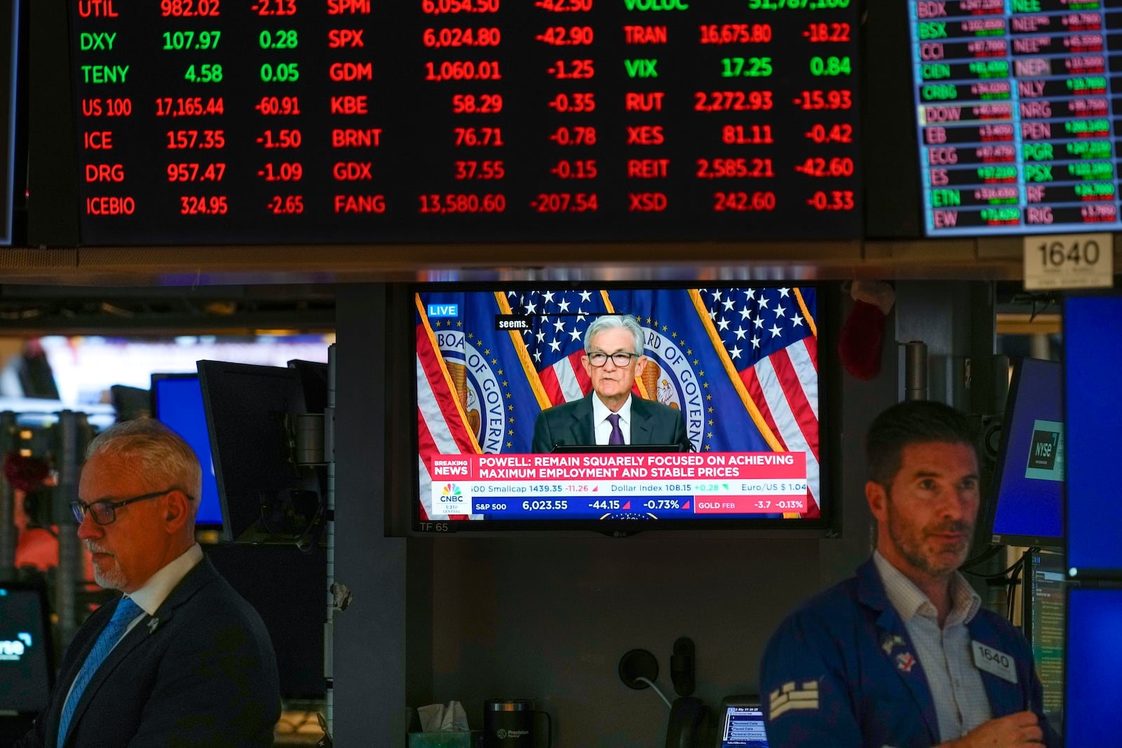 Screens display a news conference by Federal Reserve Chair Jerome Powell on the floor of the New York Stock Exchange in New York, Wednesday, Jan. 29, 2025. (AP Photo/Seth Wenig)