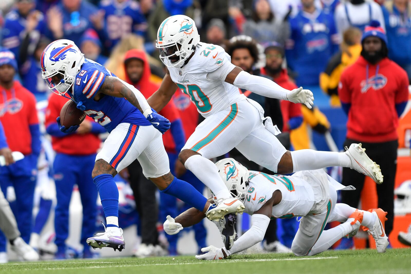 Buffalo Bills running back Ray Davis, left, runs past Miami Dolphins linebacker Jordyn Brooks (20) and safety Marcus Maye, bottom, right, for a touchdown run during the second half of an NFL football game Sunday, Nov. 3, 2024, in Orchard Park, N.Y. (AP Photo/Adrian Kraus)