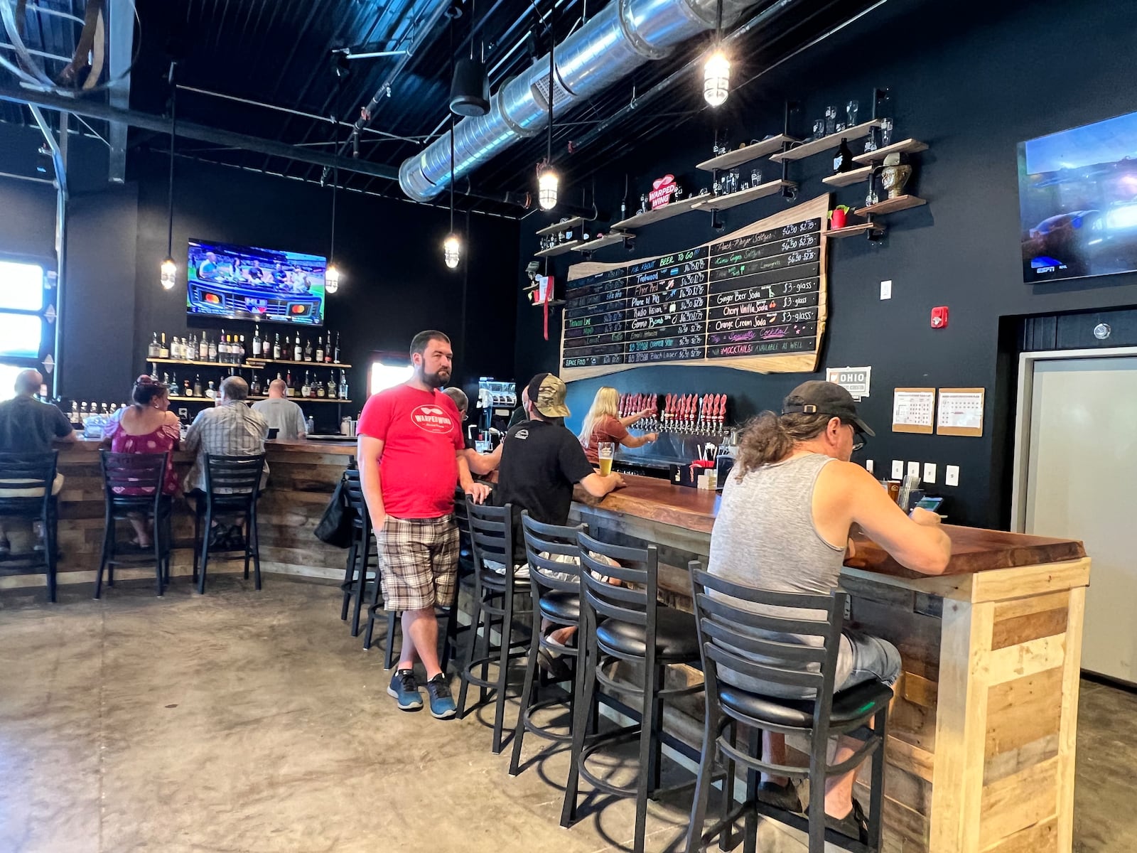 Warped Wing Brewery & Smokery – Huber Heights