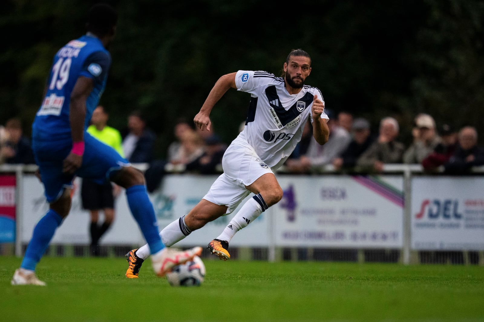 Bordeaux's Andy Carroll runs during the Championnat National 2 soccer match between Saumur and Bordeaux, in Saumur, France, Saturday, Oct. 5, 2024.(AP Photo/Louise Delmotte)