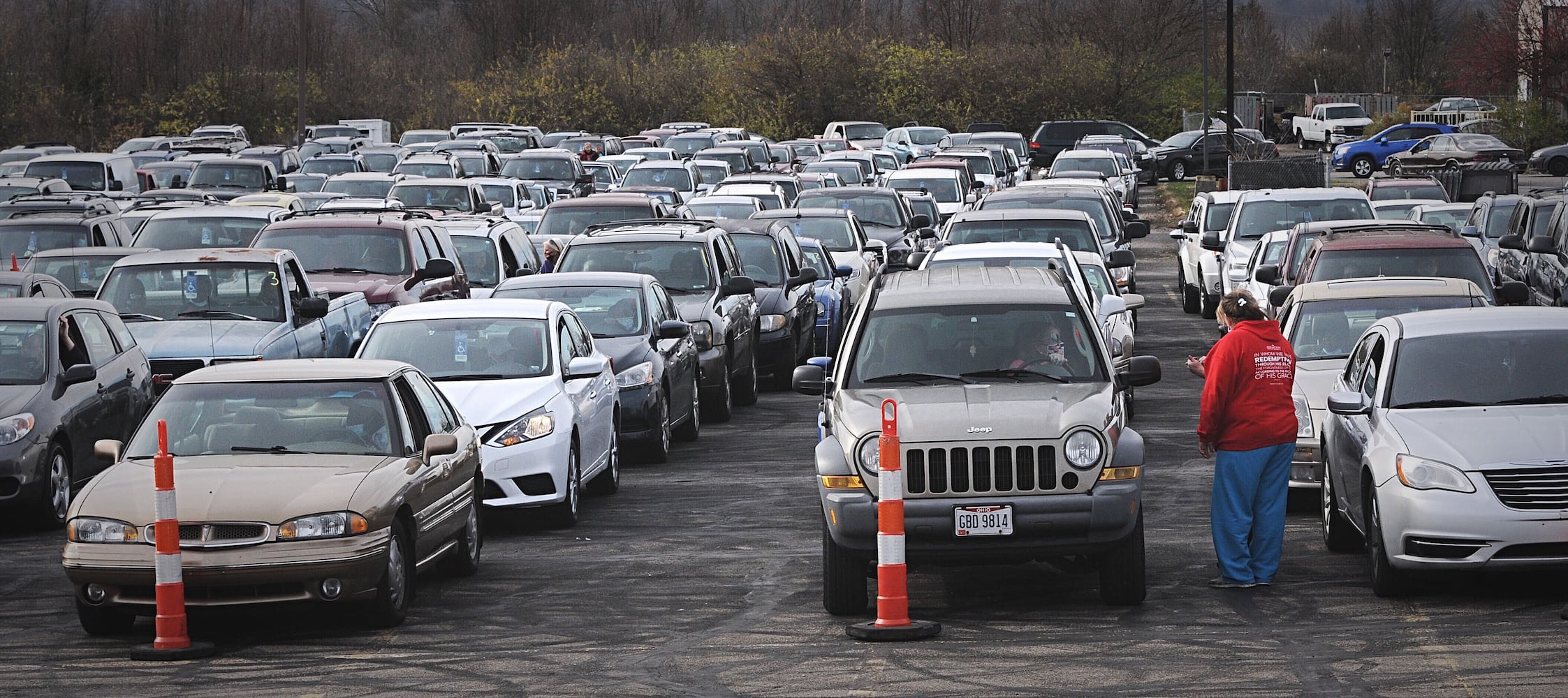 Free turkey giveaway attracts lot full of cars