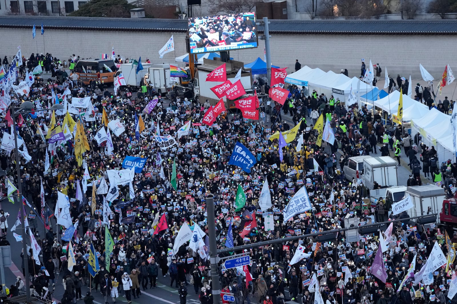 Protesters march during a rally demanding immediate indictment of impeached South Korean President Yoon Suk Yeol in Seoul, South Korea, Saturday, Jan. 25, 2025. (AP Photo/Ahn Young-joon)