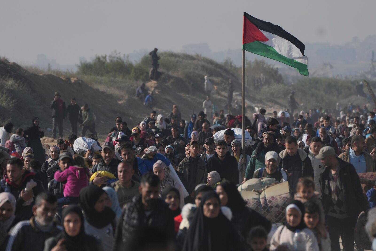 Displaced Palestinians return to their homes in the northern Gaza Strip, following Israel's decision to allow thousands of them to go back for the first time since the early weeks of the 15-month war with Hamas, Monday, Jan. 27, 2025. (AP Photo/Abdel Kareem Hana)