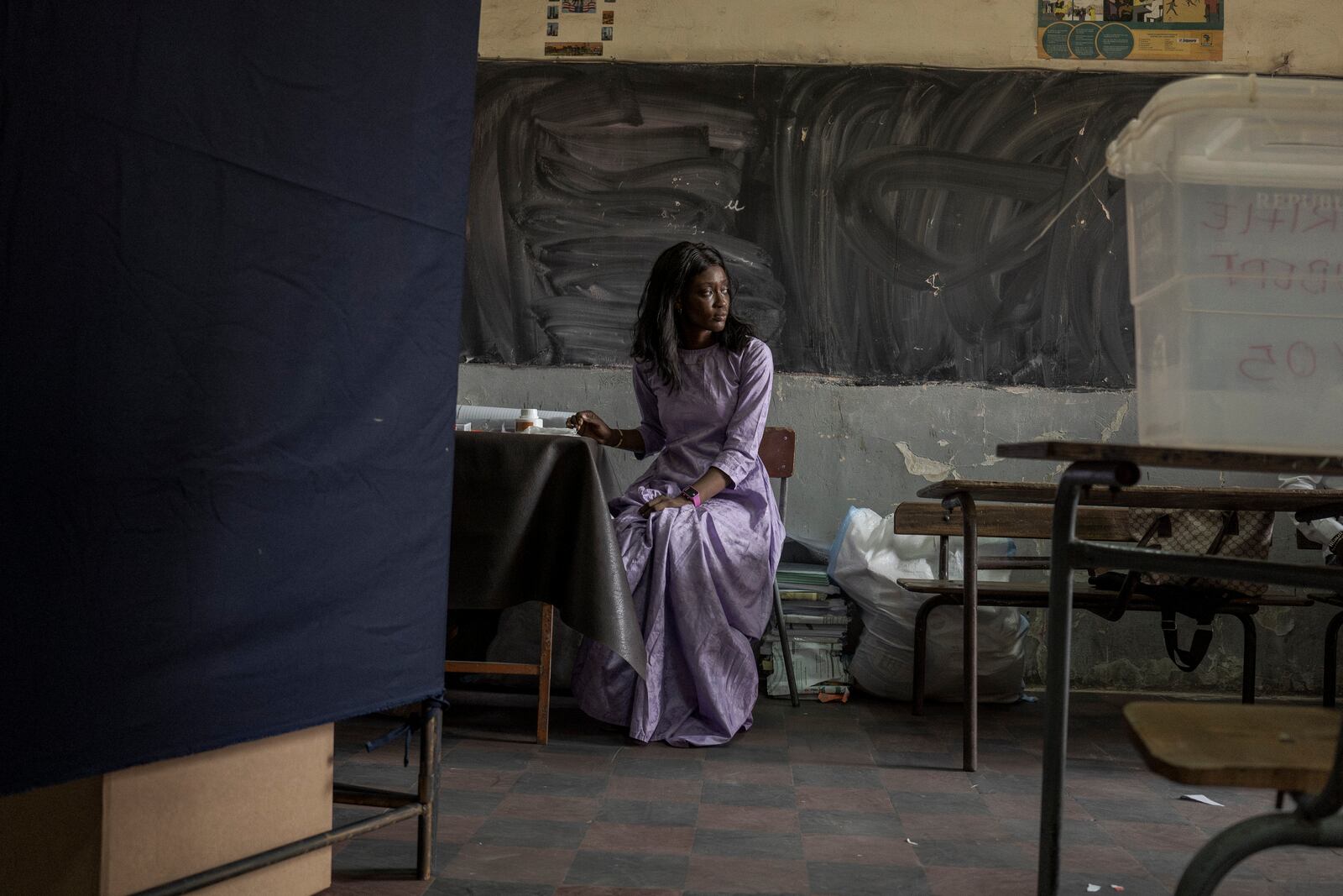 An electoral employee begins the assembly of a voting station for legislative elections in Dakar, Senegal Sunday, Nov. 17, 2024. (AP Photo/Annika Hammerschlag)