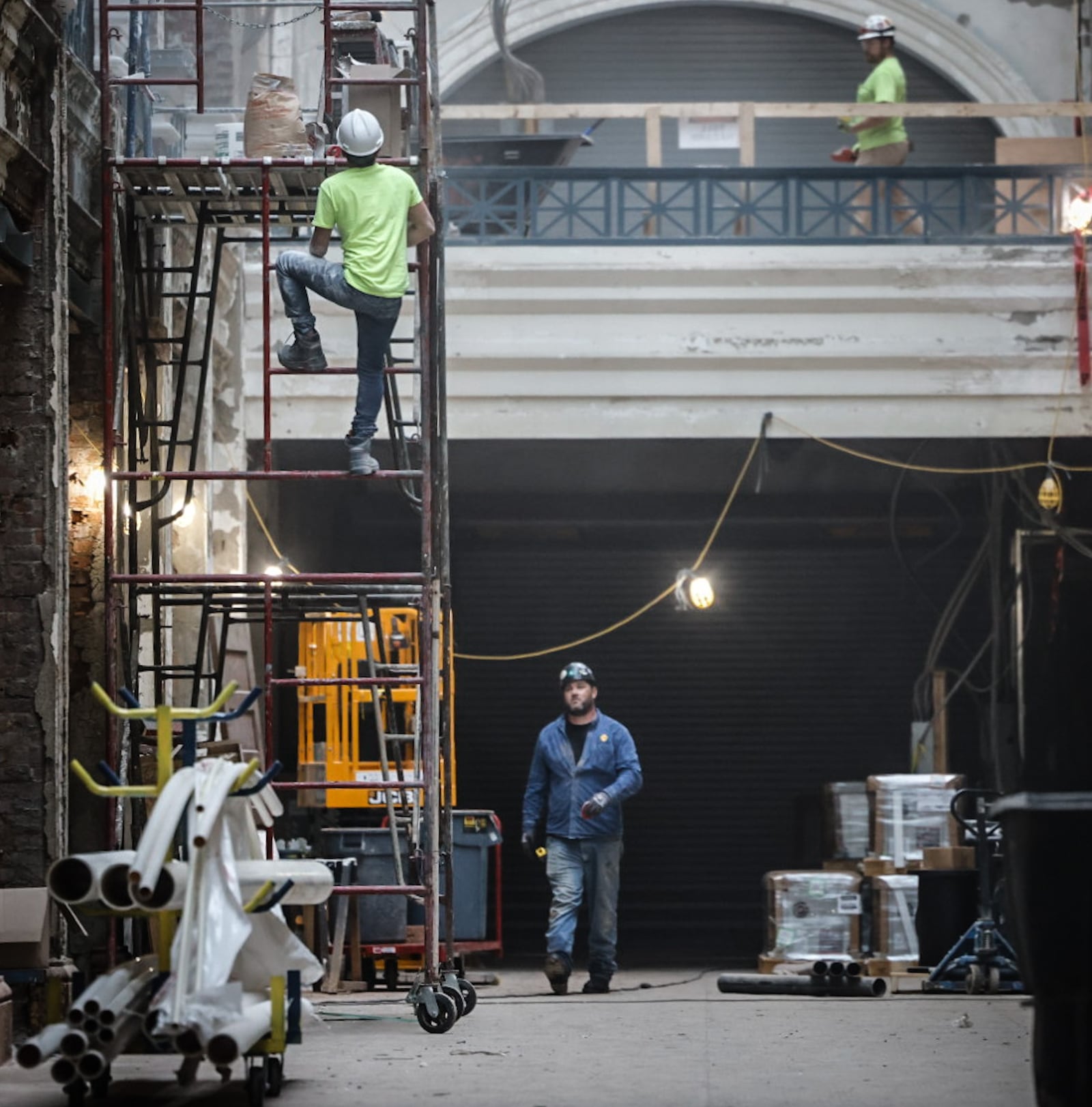 Work continues at the Arcade on the Third Street side of building Wednesday September 27, 2023. The Dayton region sees another month of sturdy employment gains. JIM NOELKER/STAFF