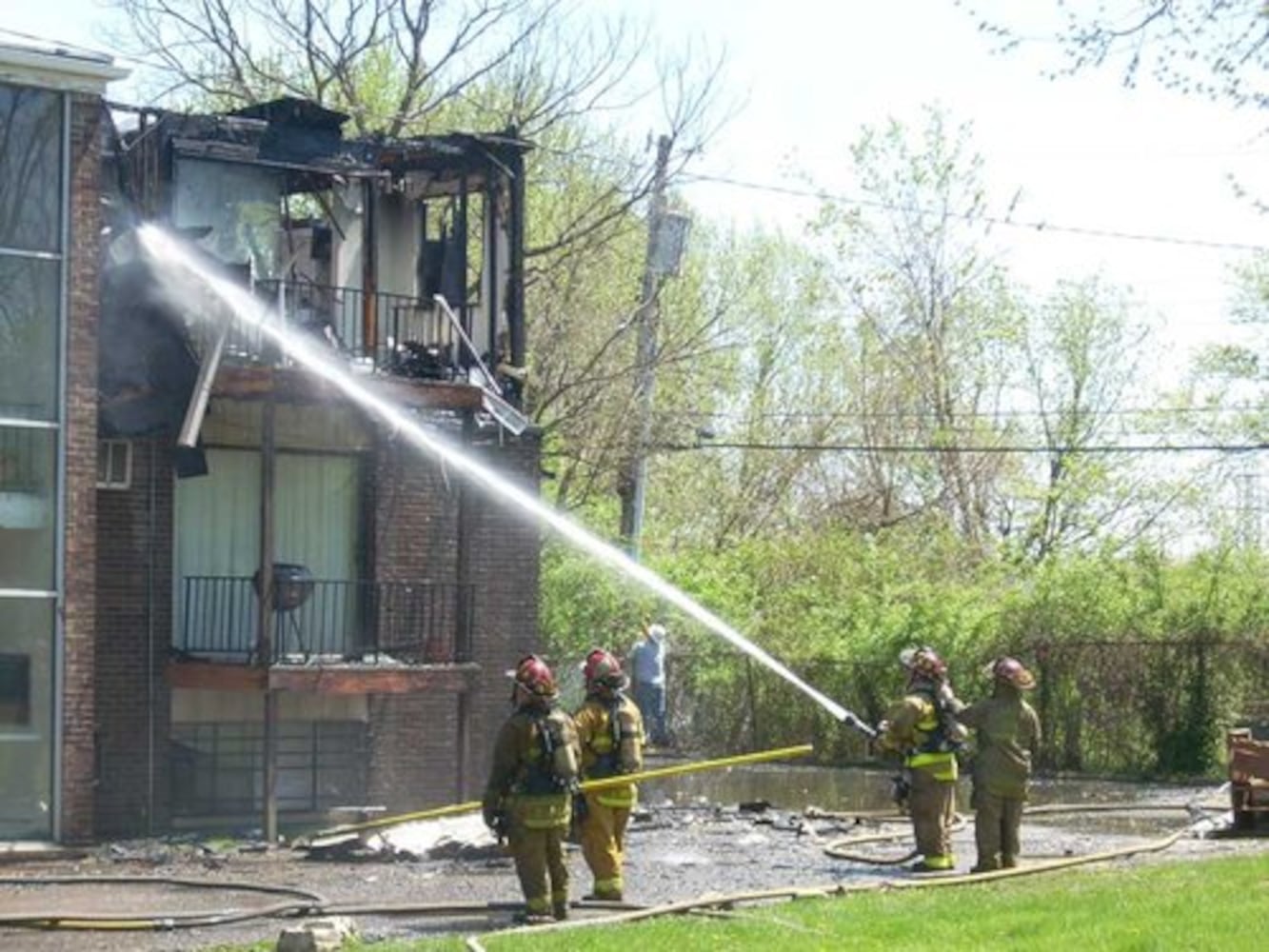 Apartment building fire in Highview Hills