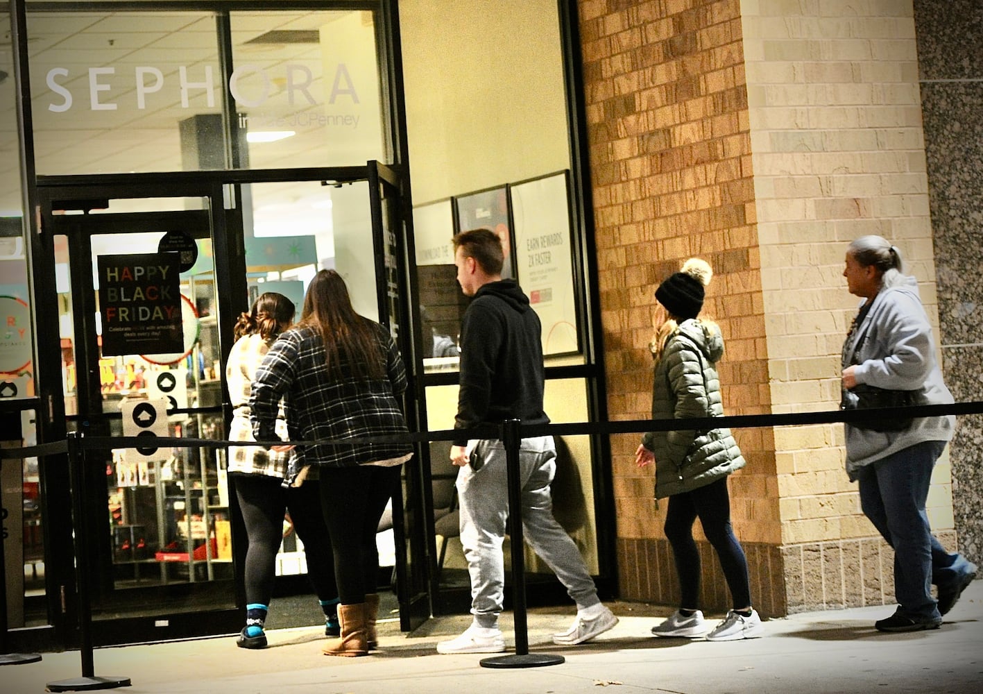 PHOTOS: 2021 Black Friday shopping