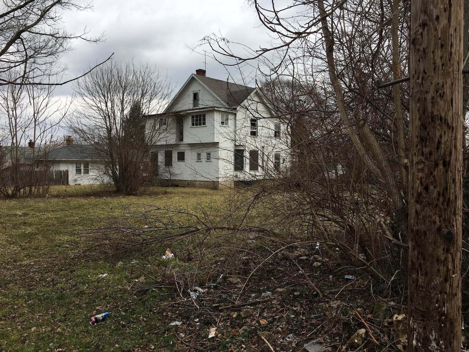 The body of Kathleen Driscoll, 31, of Dayton was found wrapped in blue cloth and taped on Jan. 12, 2018 in this vacant lot at 39 Ernst Ave., Dayton. The cause of death is pending. LYNN HULSEY/STAFF