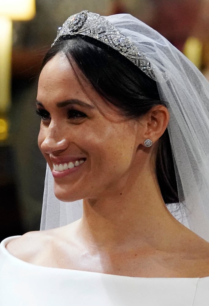 Photos: Meghan Markle’s wedding dress stuns at royal wedding