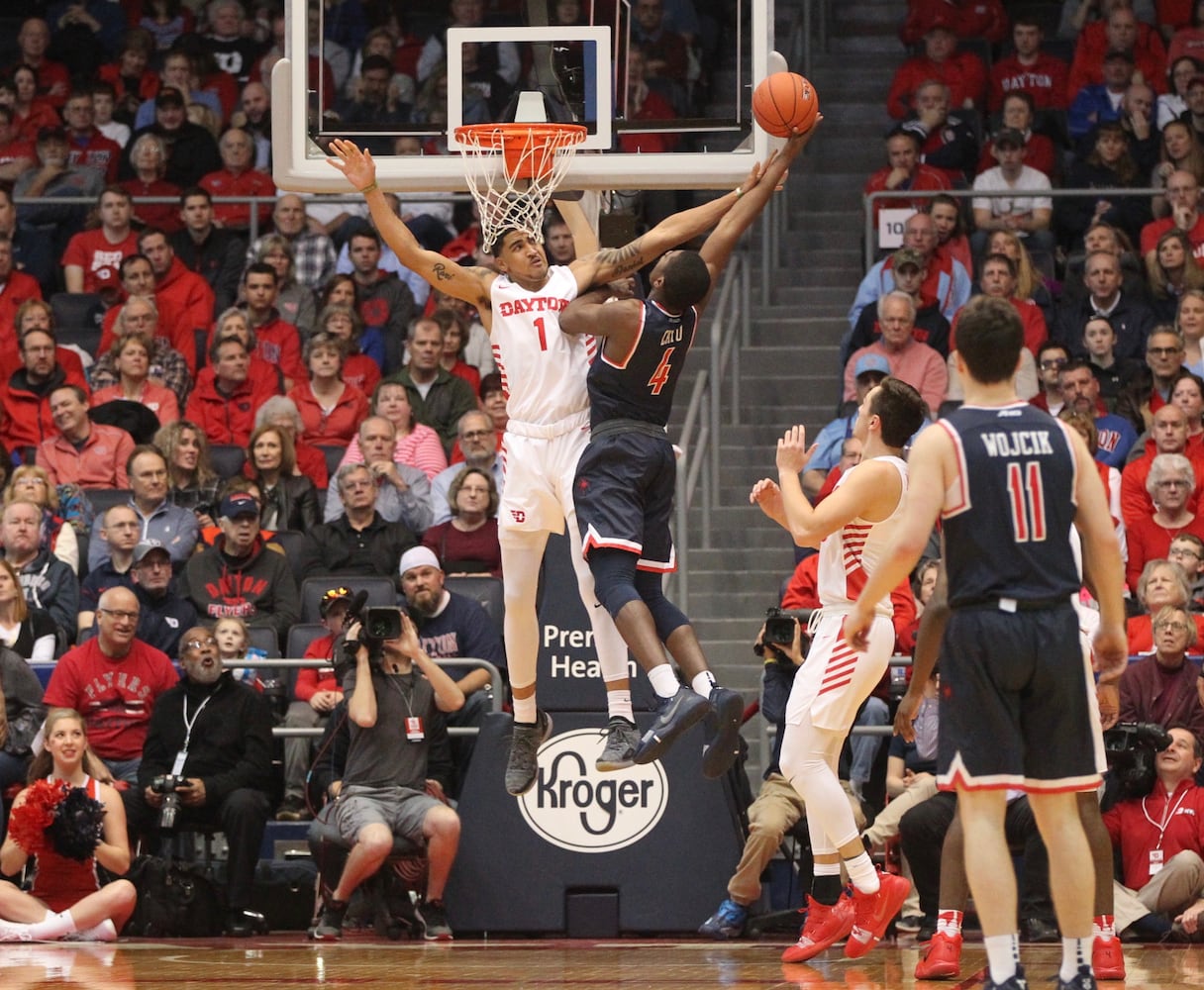 Twenty photos: Dayton Flyers rout Richmond Spiders