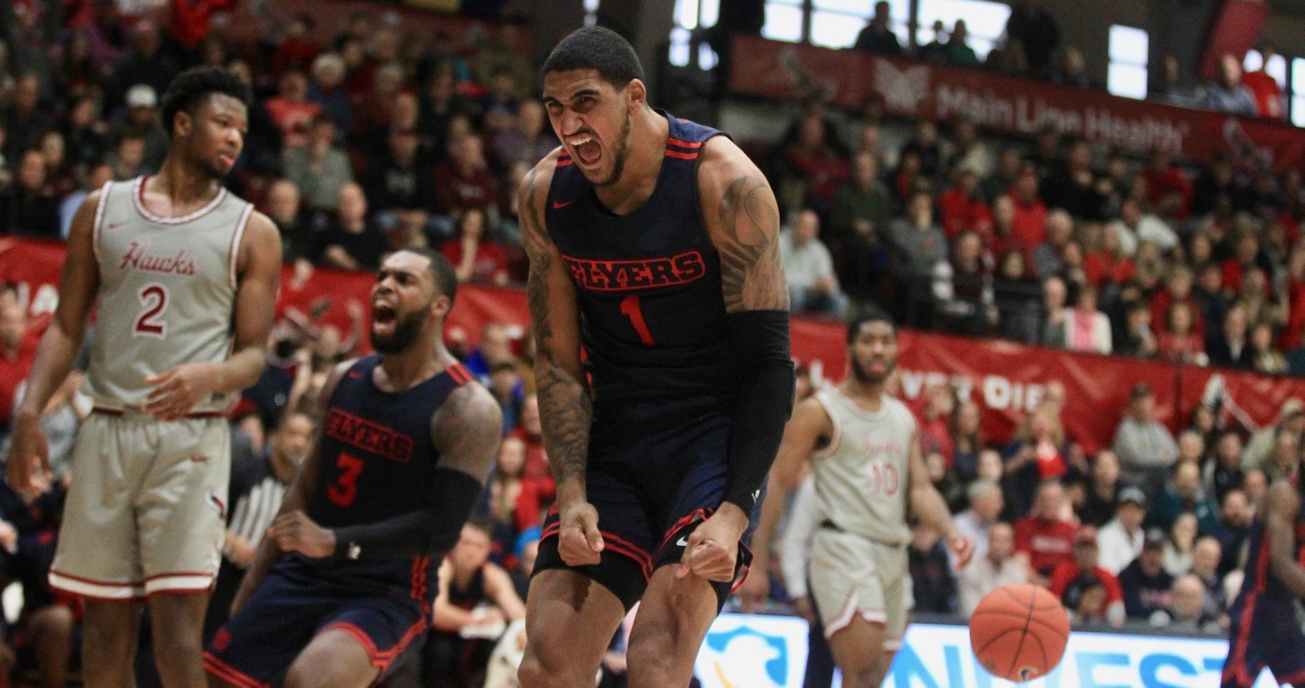 Dayton Flyers ‘weather the storm’ to finally win at Saint Joseph’s