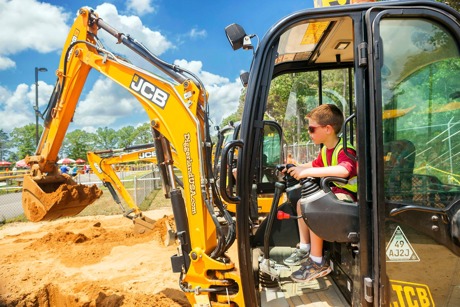 Park guests operate actual JCB 8030 excavators at Diggerland USA. PHOTO COURTESY DIGGERLAND USA