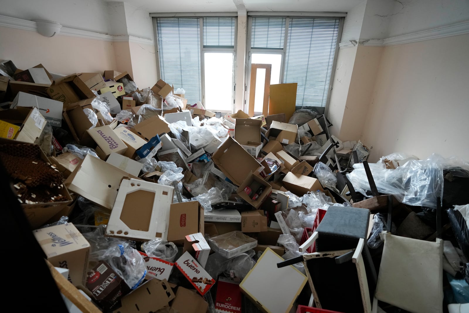 A view of a room at Hotel Yugoslavia, once a symbol of progress in the former socialist state of Yugoslavia that broke apart in the 1990s and a favorite gathering place for local residents as well as world leaders, in Belgrade, Serbia, Thursday, Oct. 3, 2024. (AP Photo/Darko Vojinovic)