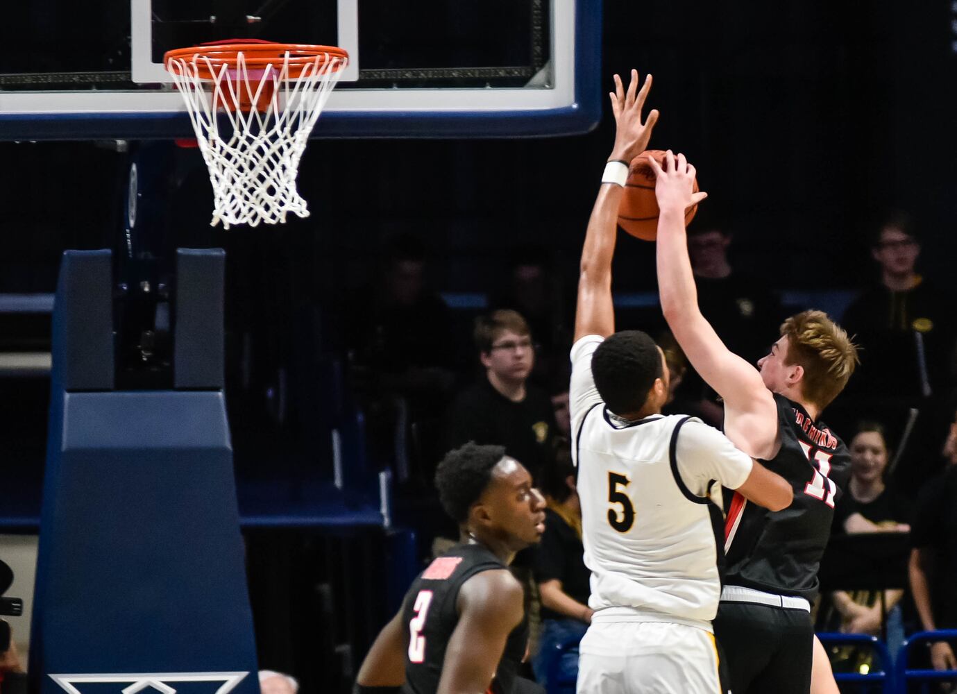 Centerville beats Lakota West in D1 boys district basketball final