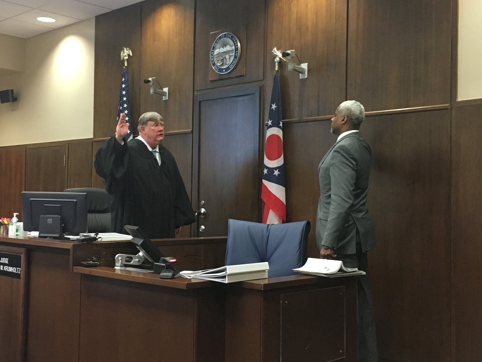 Judge Michael Krumholtz swears in a witness in Montgomery County Common Pleas Court. JEREMY KELLEY/STAFF