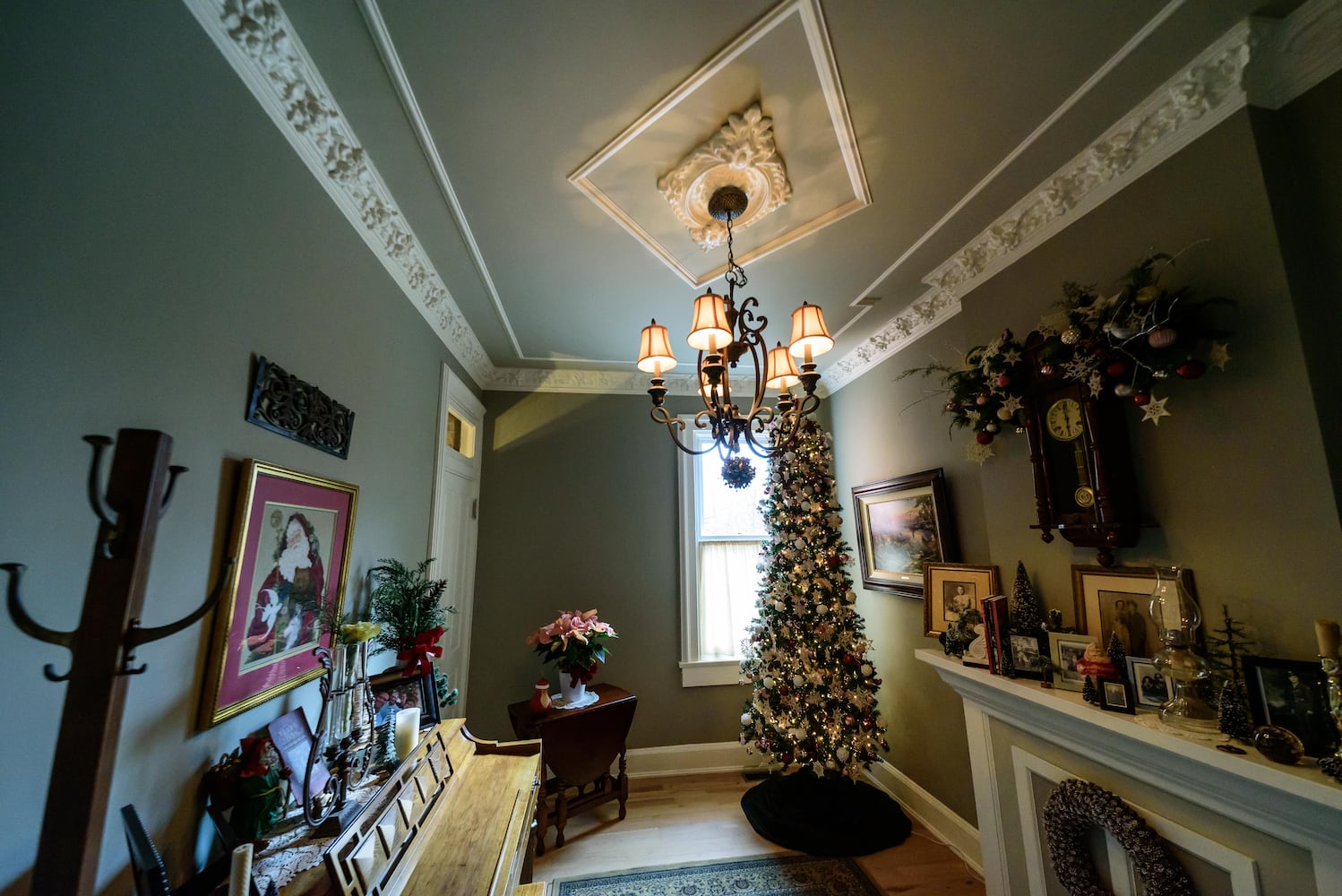 PHOTOS: A Dickens of a Christmas St. Anne’s Hill Holiday Home Tour