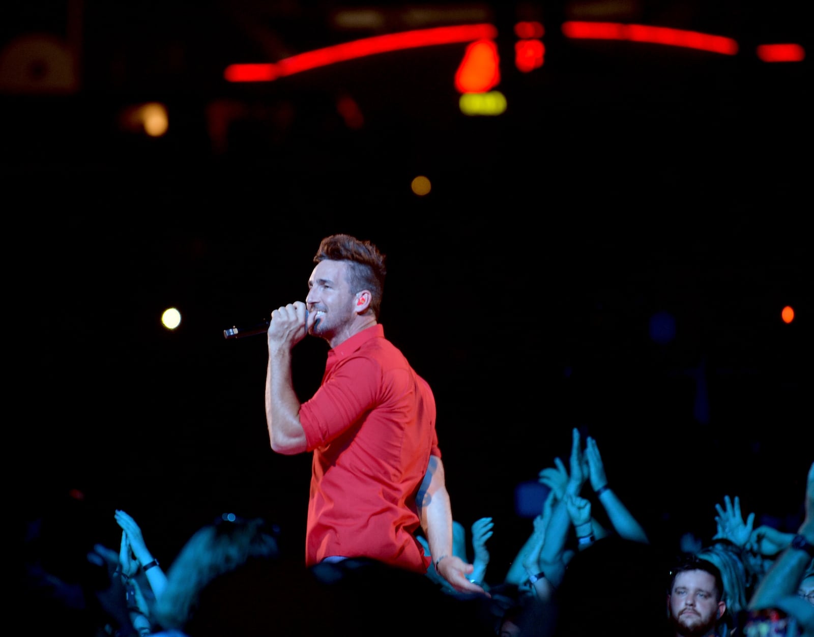 NASHVILLE, TN - JUNE 08:  (EDITORIAL USE ONLY) Jake Owen performs onstage during the 2018 CMA Music festival at Nissan Stadium on June 8, 2018 in Nashville, Tennessee.  (Photo by Jason Kempin/Getty Images)