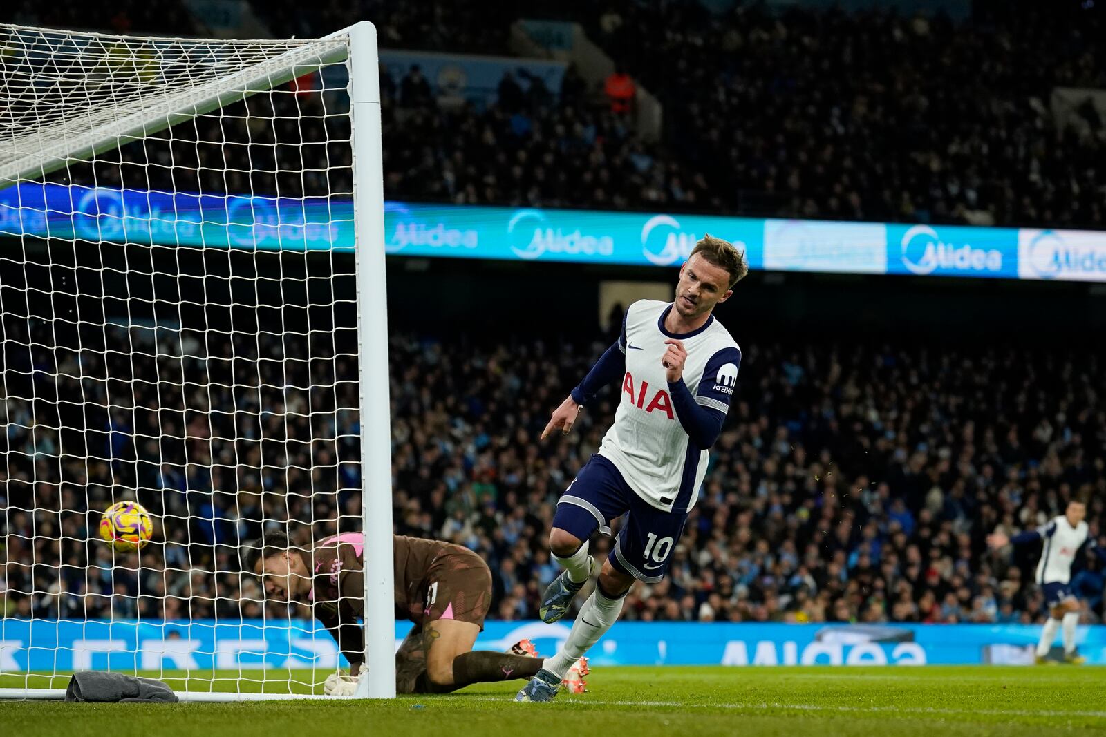 Tottenham's James Maddison scores the opening goal during the English Premier League soccer match between Manchester City and Tottenham at the Etihad Stadium in Manchester, England, Sunday, Nov. 24, 2024. (AP Photo/Dave Thompson)