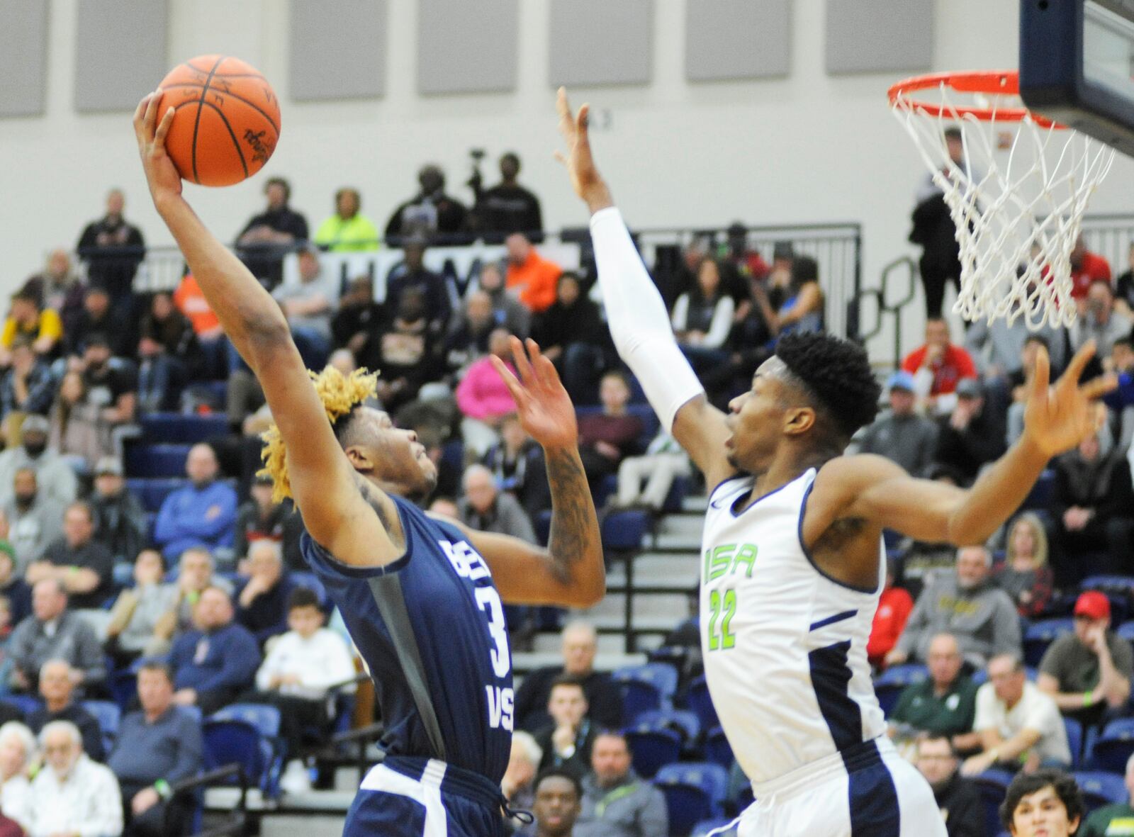 Bella Vista’s Terry Armstrong (with ball) had 30 points and nearly double digits in jams. MARC PENDLETON / STAFF