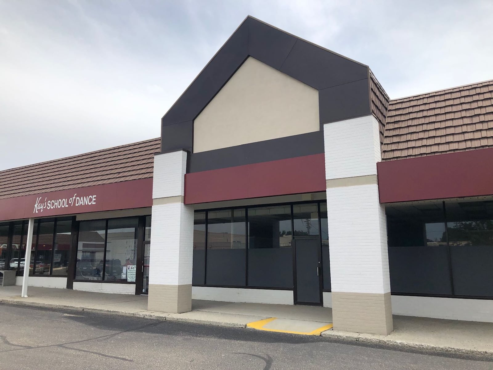 Singha Thai restaurant is coming soon to this space in the  Town & Country shopping center, according to plans filed with the city of Kettering.