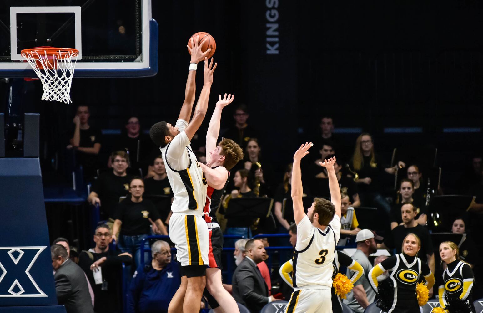 Centerville beats Lakota West in D1 boys district basketball final