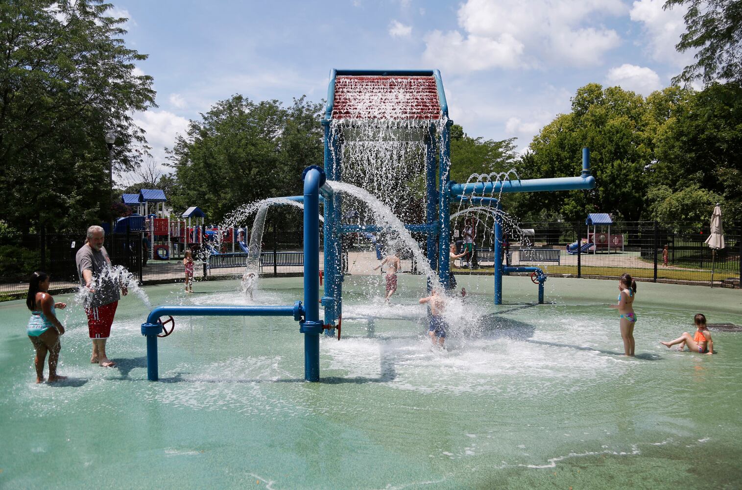 PHOTOS: Temperatures soar into the 90s