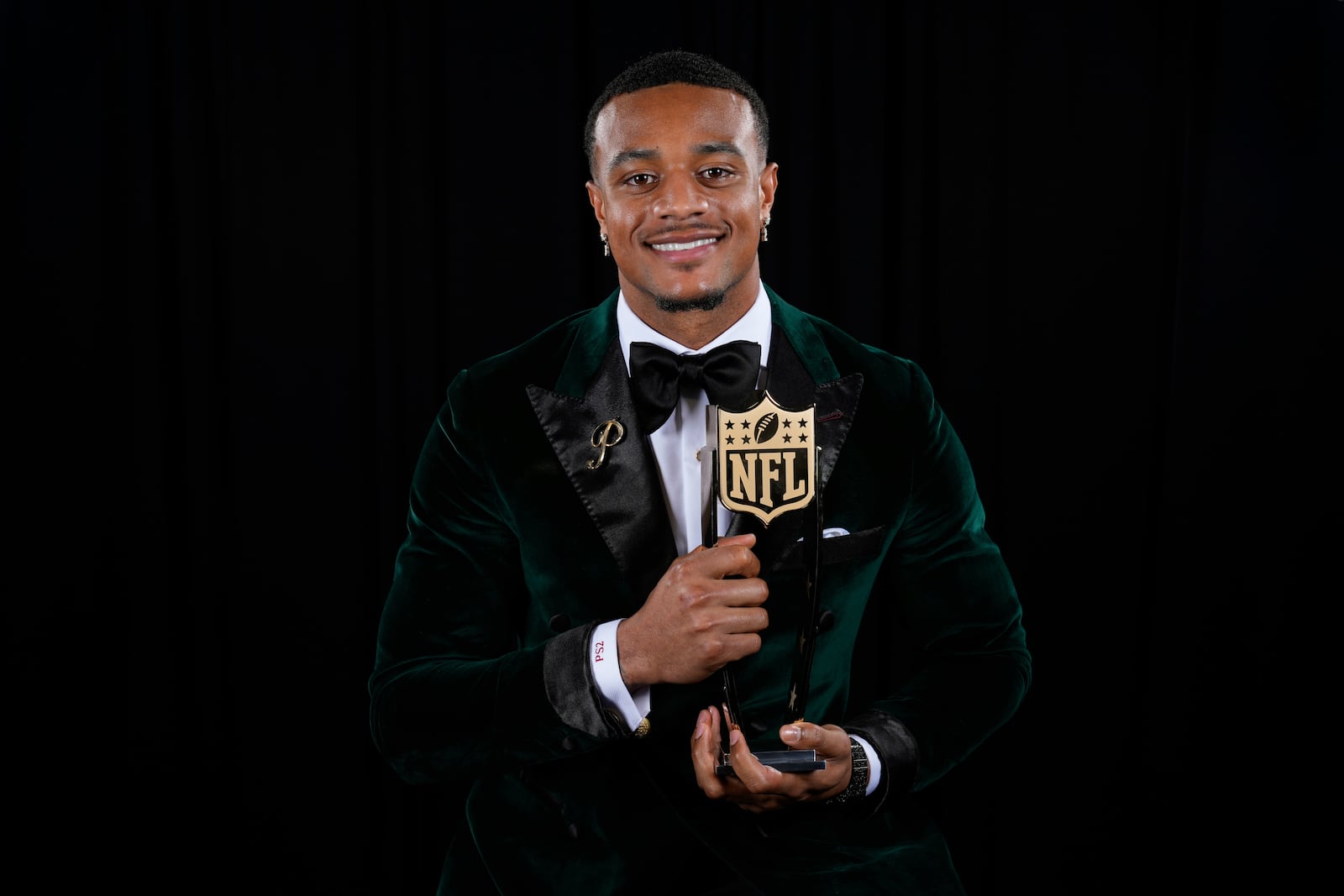 Denver Broncos' Patrick Surtain II, AP NFL Defensive Player of the Year, poses after winning the award at the NFL Honors award show ahead of the Super Bowl 59 football game Thursday, Feb. 6, 2025, in New Orleans. (AP Photo/Matt York)