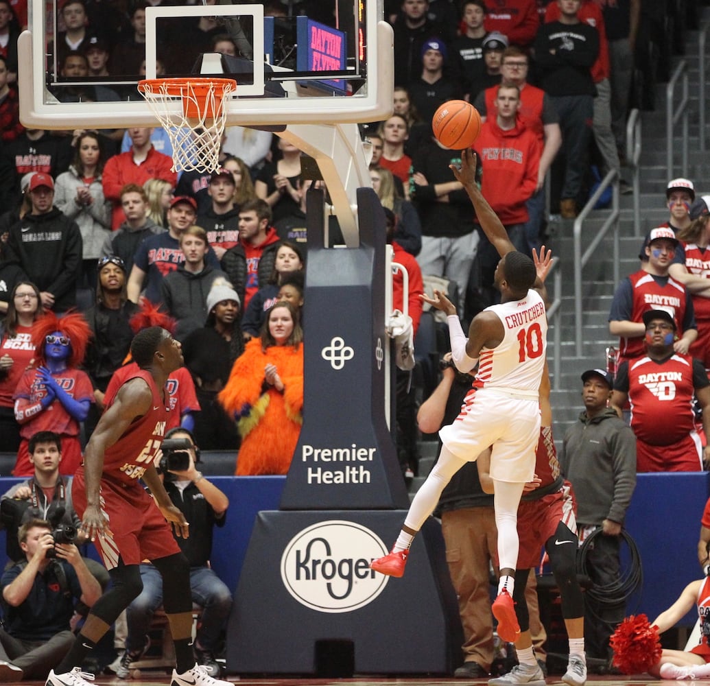 Twenty photos: Dayton Flyers vs. Saint Joseph’s Hawks