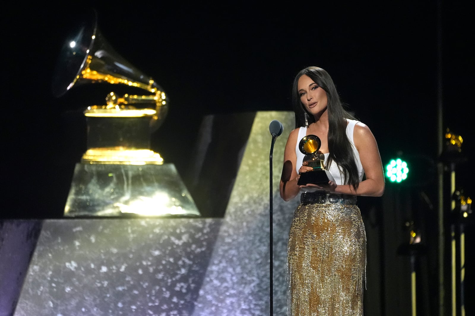 Kacey Musgraves accepts the award for best country song for "The Architect" during the 67th annual Grammy Awards on Sunday, Feb. 2, 2025, in Los Angeles. (AP Photo/Chris Pizzello)