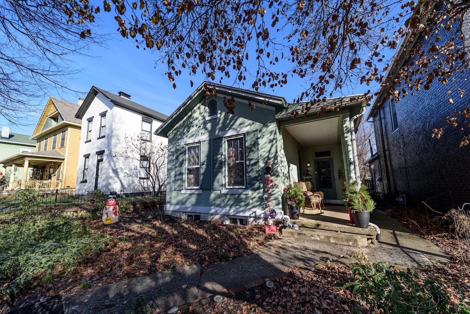 PHOTOS: A Dickens of a Christmas St. Anne’s Hill Holiday Home Tour 2024