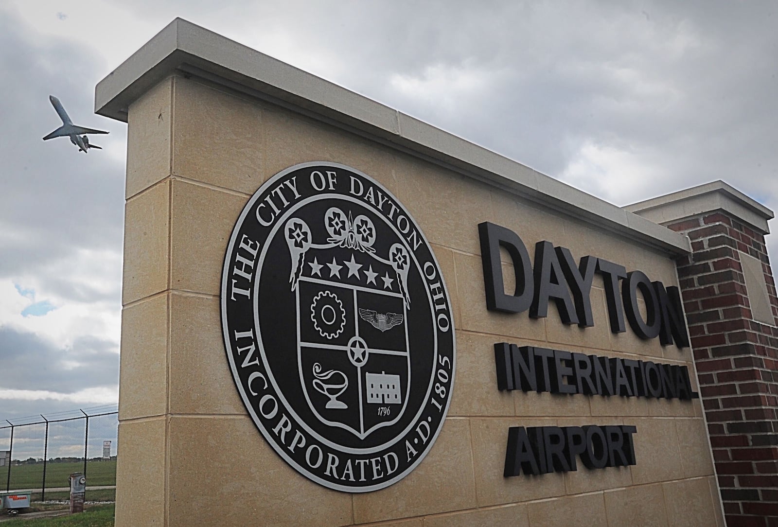 A Passenger plane flies out of Dayton International Airport Friday. MARSHALL GORBY\STAFF