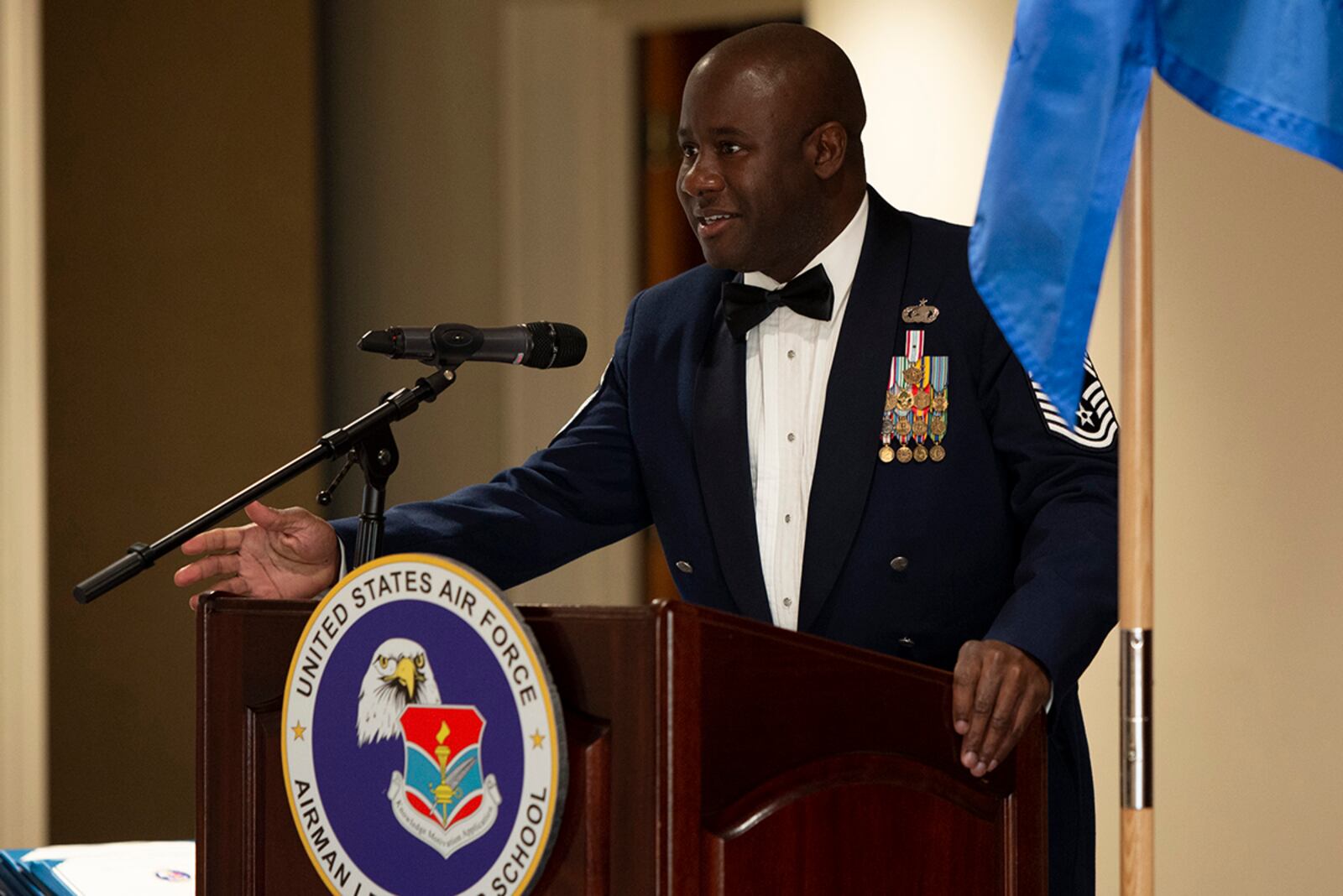 Chief Master Sgt. Tavarus Hune, a senior enlisted leader at the National Air and Space Intelligence Center, delivers remarks during Airman Leadership School Class 22-F’s graduation ceremony Aug. 18. Hune served as class mentor. U.S. AIR FORCE PHOTO/JAIMA FOGG