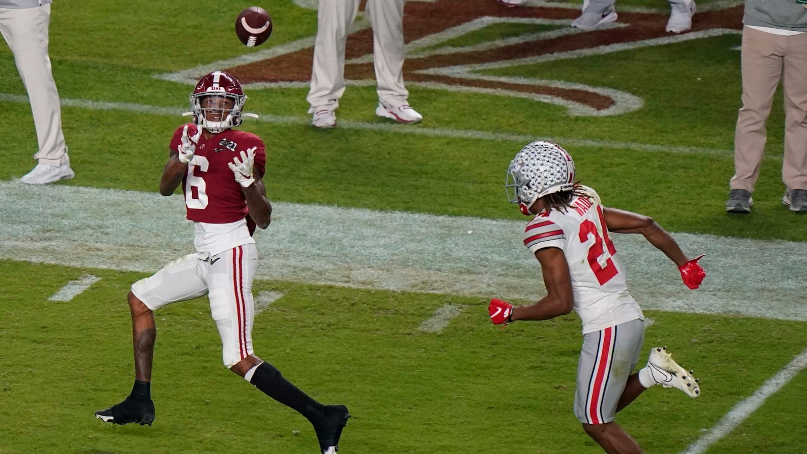 Alabama wide receiver DeVonta Smith catches a touchdown pass in front of Ohio State cornerback Shaun Wade during the first half of an NCAA College Football Playoff national championship game, Monday, Jan. 11, 2021, in Miami Gardens, Fla. (AP Photo/Wilfredo Lee)