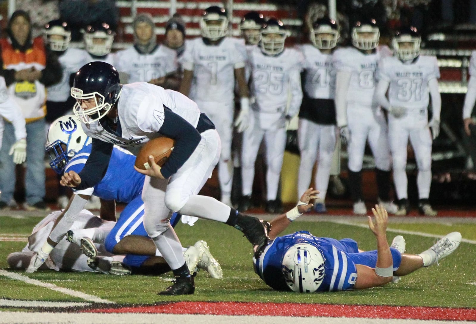 Valley View QB Cade Cradlebaugh makes a short gain. Cincinnati Wyoming defeated Valley View 33-0 in a D-IV, Region 16 high school football final at Princeton on Saturday, Nov. 23, 2019. MARC PENDLETON / STAFF