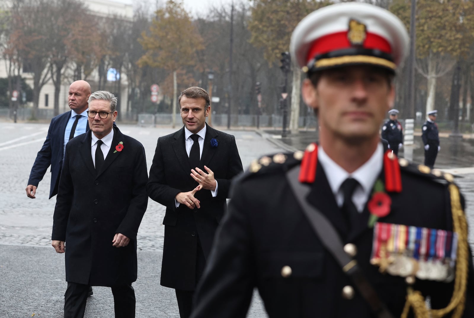 French President Emmanuel Macron, center right, and British Prime Minister Keir Starmer discuss during commemorations marking the 106th anniversary of the WWI Armistice, in Paris, France, Monday, Nov.11 2024. (Christophe Petit Tesson, Pool via AP)