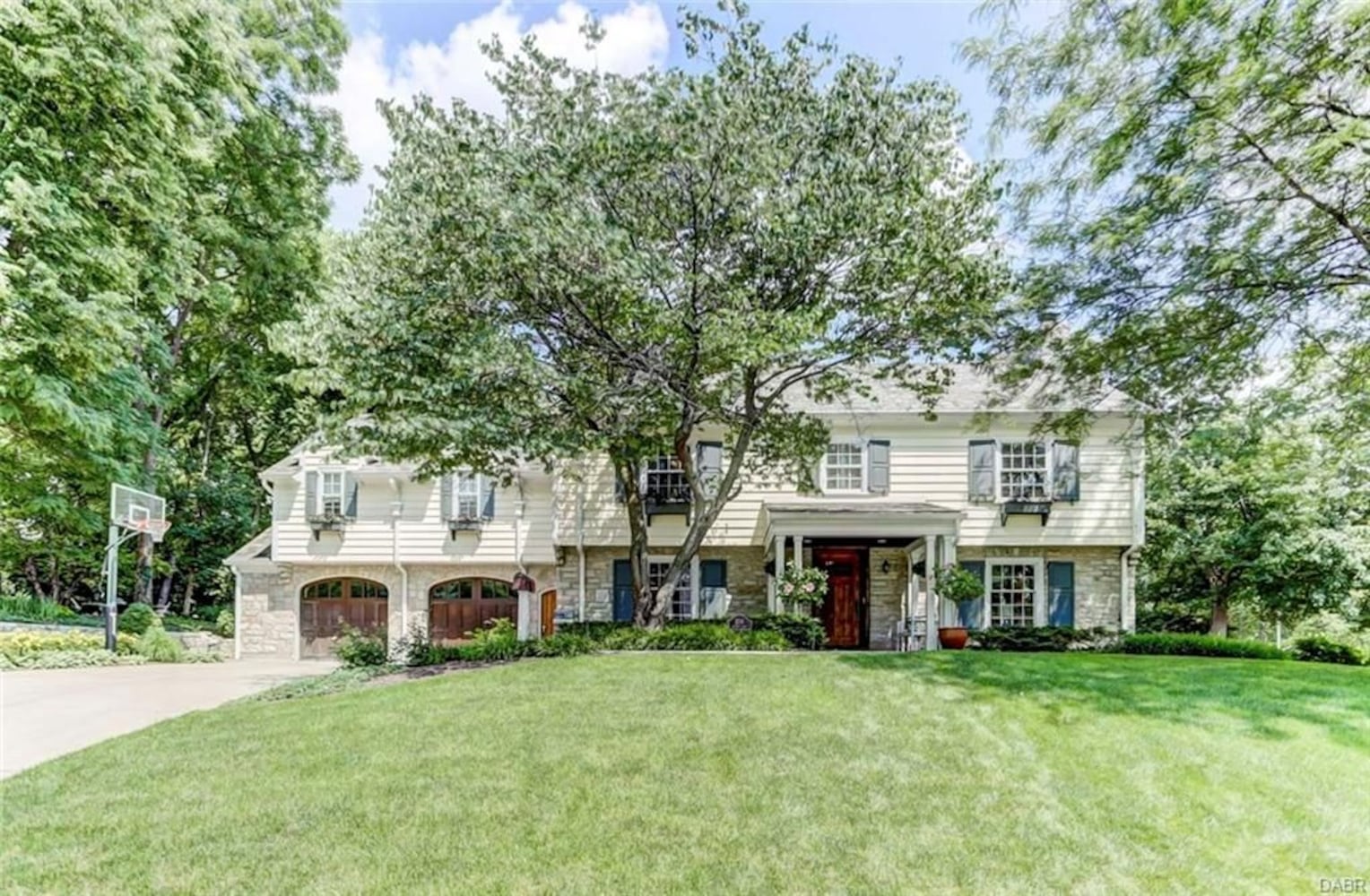 PHOTOS: Luxury Oakwood home up for sale