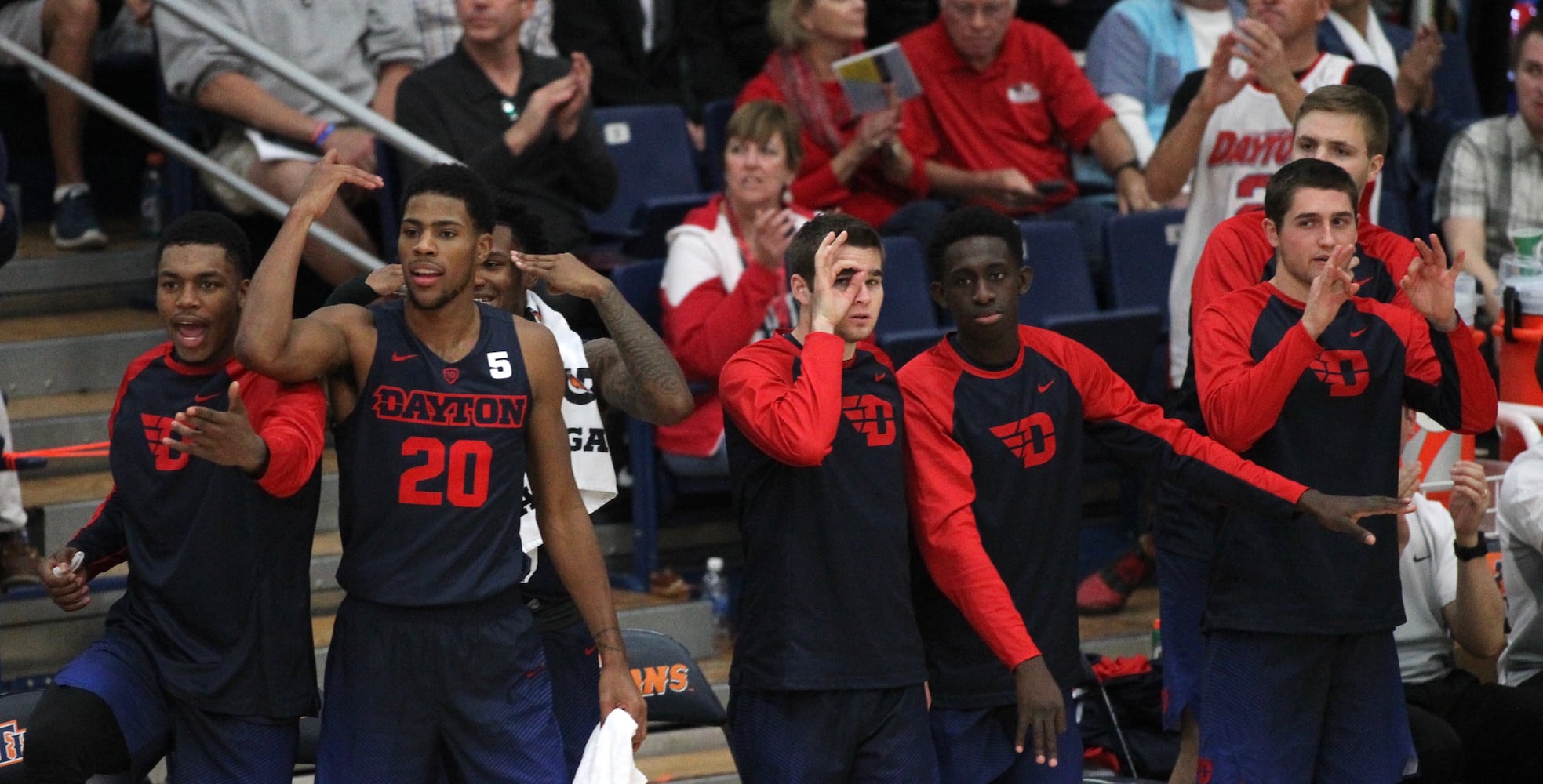 Dayton Flyers beat Portland in Wooden Legacy