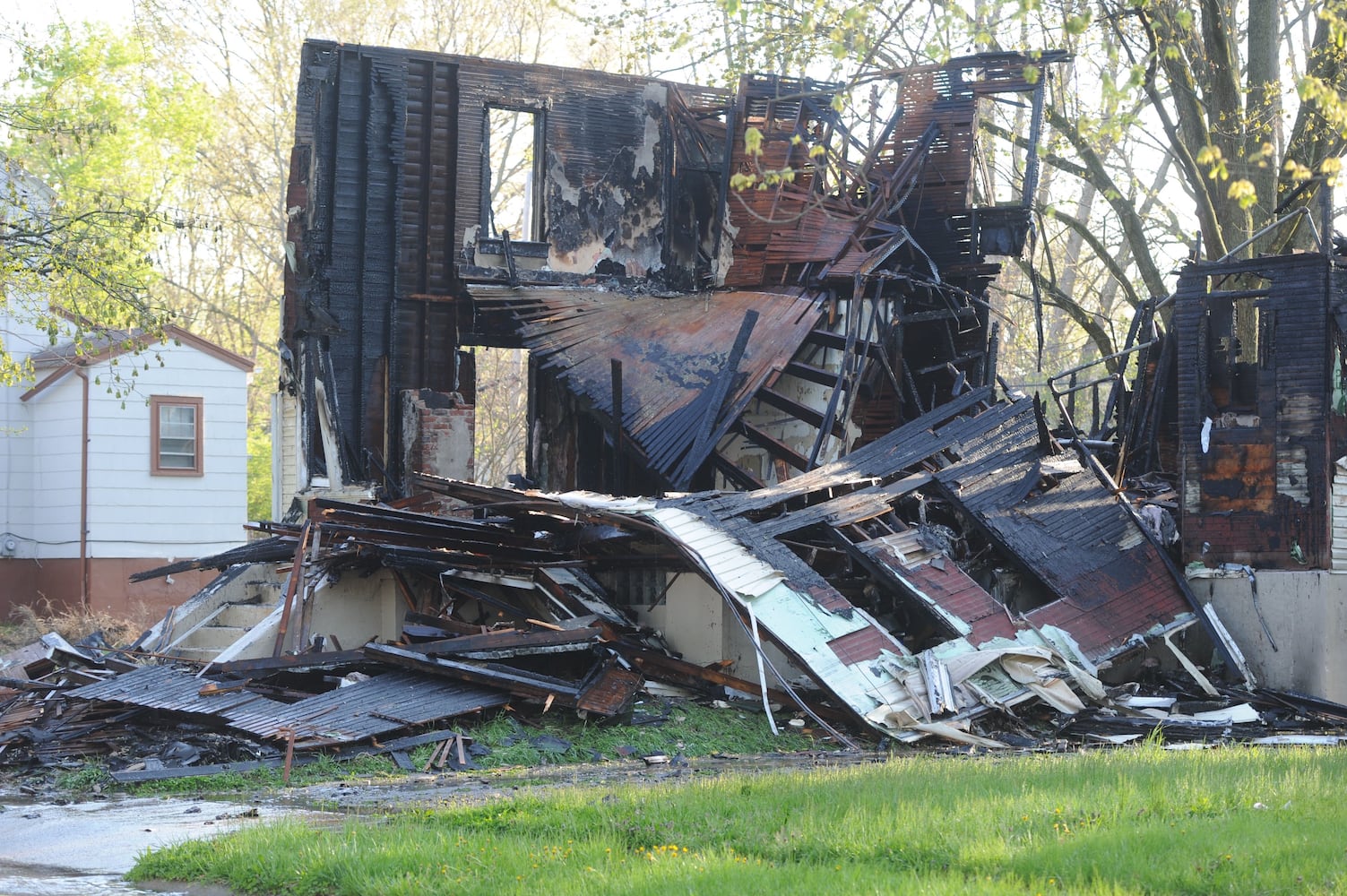 Fire destroys vacant house in Dayton